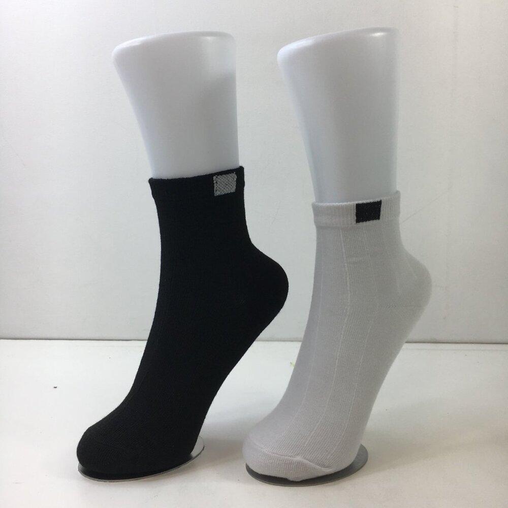 Womens Crew Socks Set 2 Solid Ribbed Texture Black White